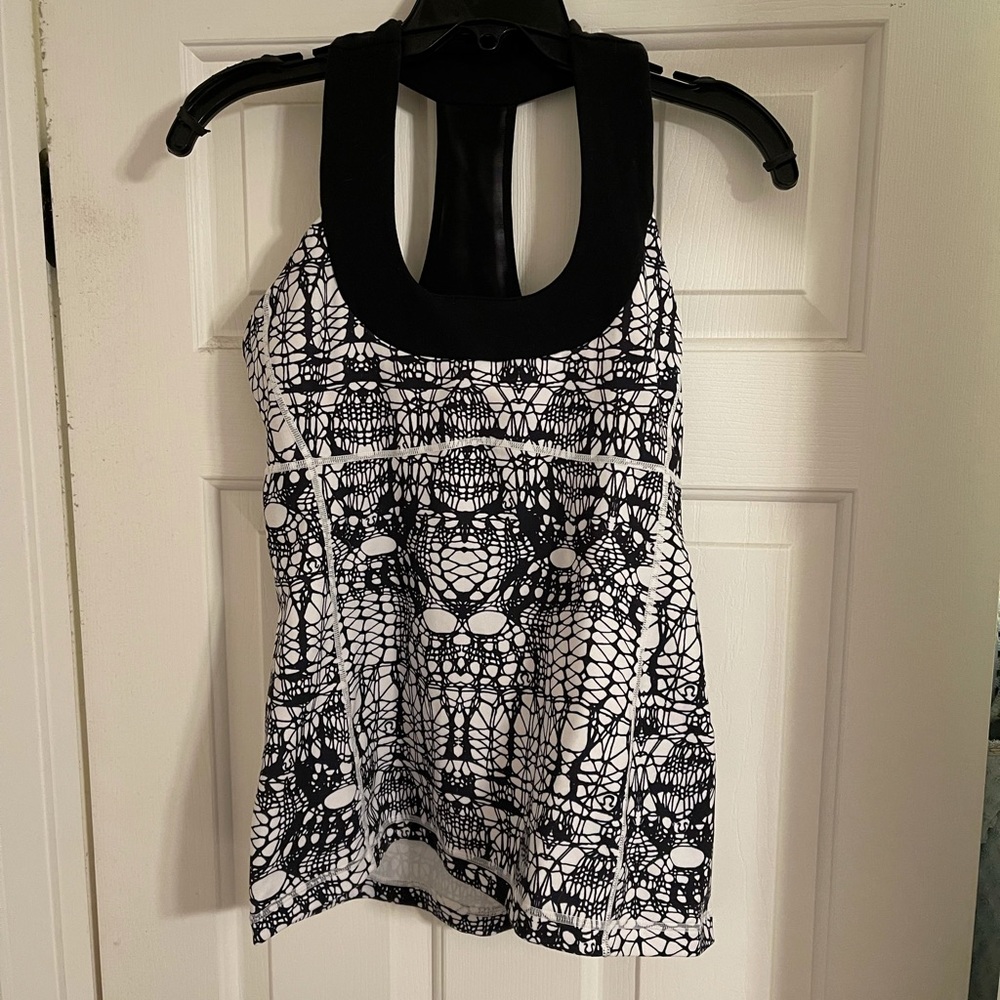 EEUC Lululemon scoop neck tank glacier lace size 8